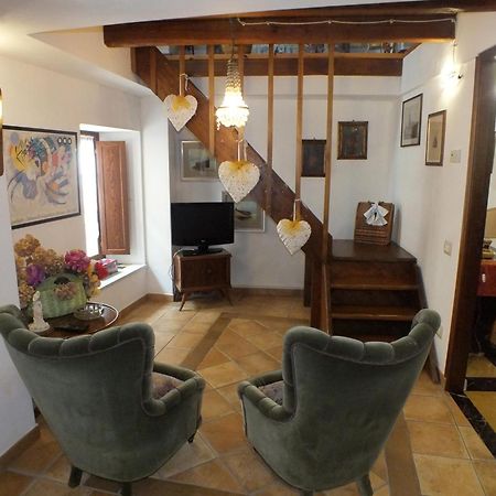 La Chicca Apartment Карара Екстериор снимка