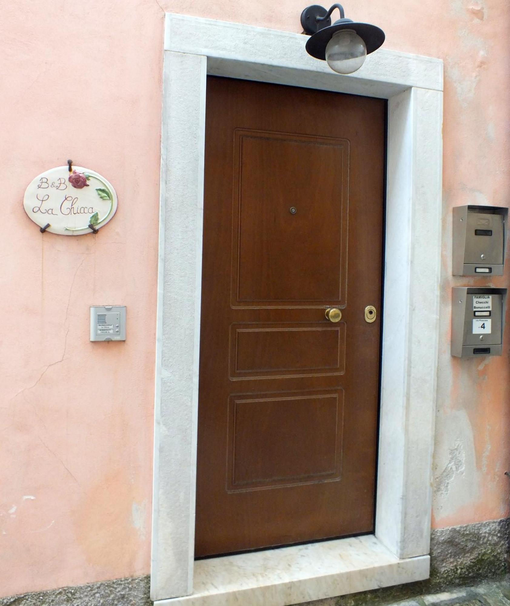 La Chicca Apartment Карара Екстериор снимка
