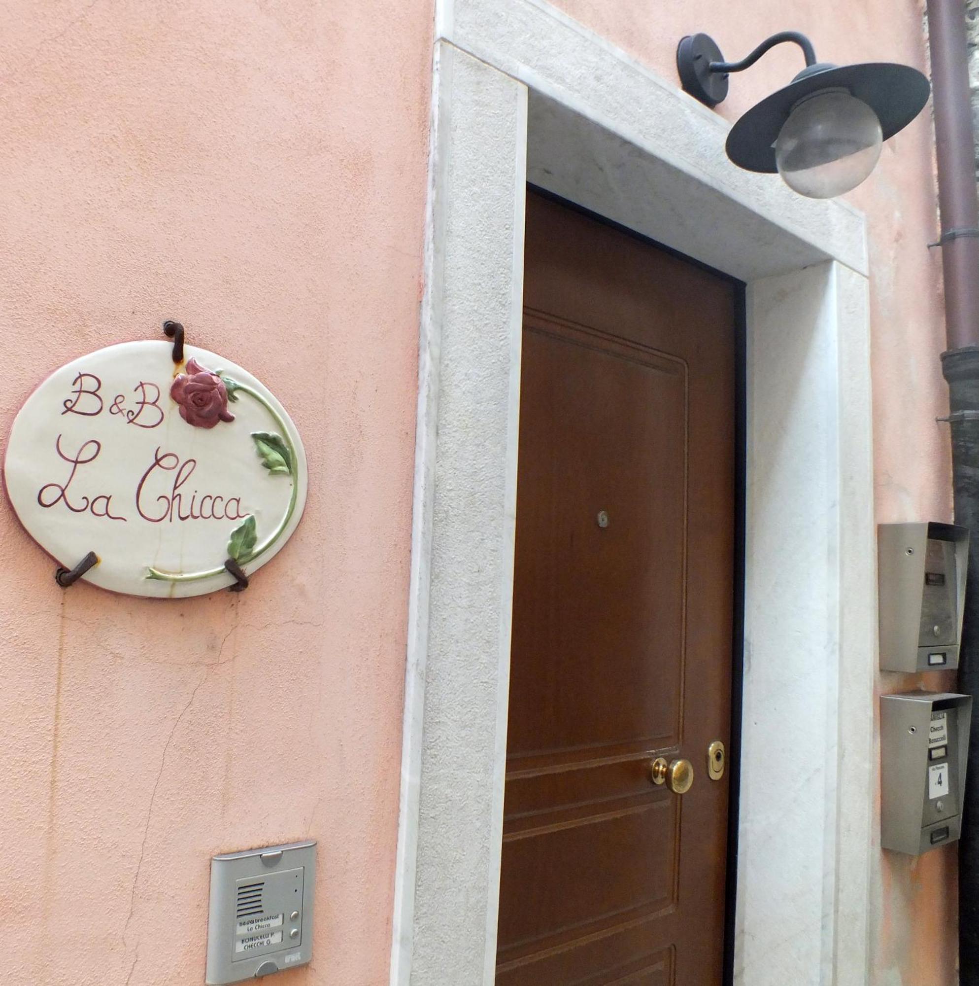 La Chicca Apartment Карара Екстериор снимка